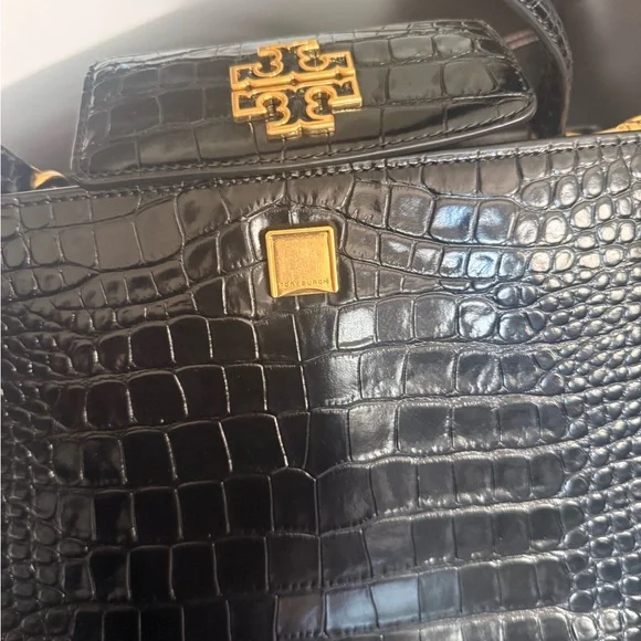 Elegant Black Crocodile-Embossed Handbag - Picture 9 of 15